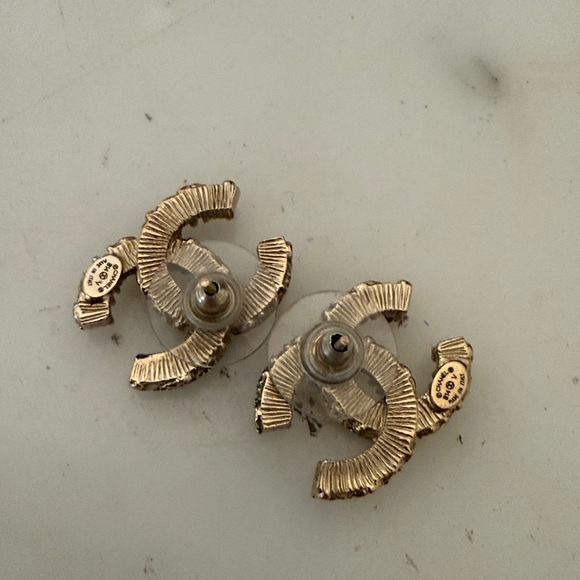 CHANEL cc black enamel pierced earrings • CC • like new! - Picture 6 of 6